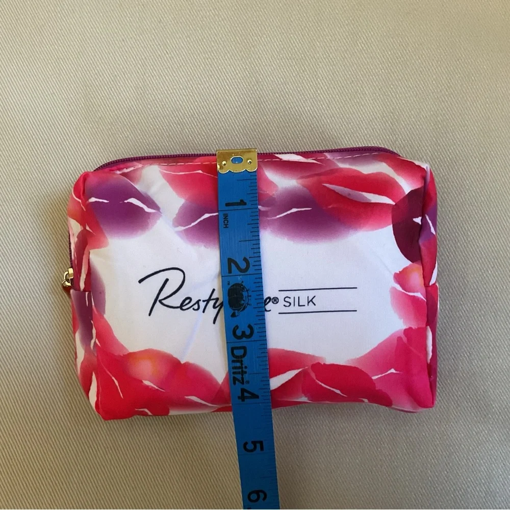 💋💋💋Restylane Silk Juicy Lips Cosmetic Pouch Bag NWOT